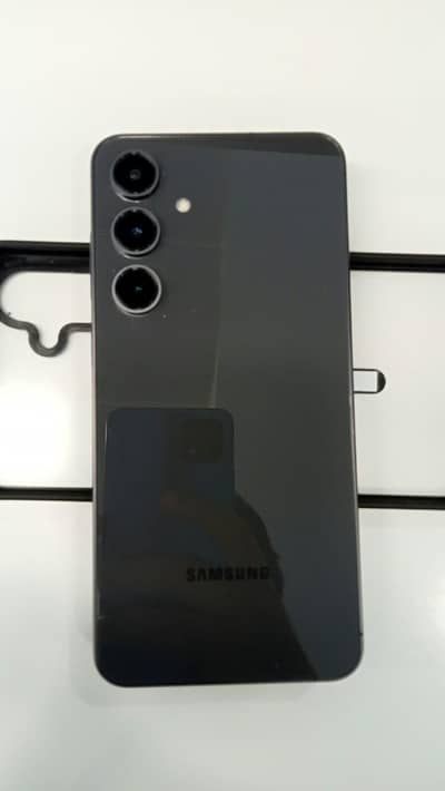 Samsung Mobile S24 fE
