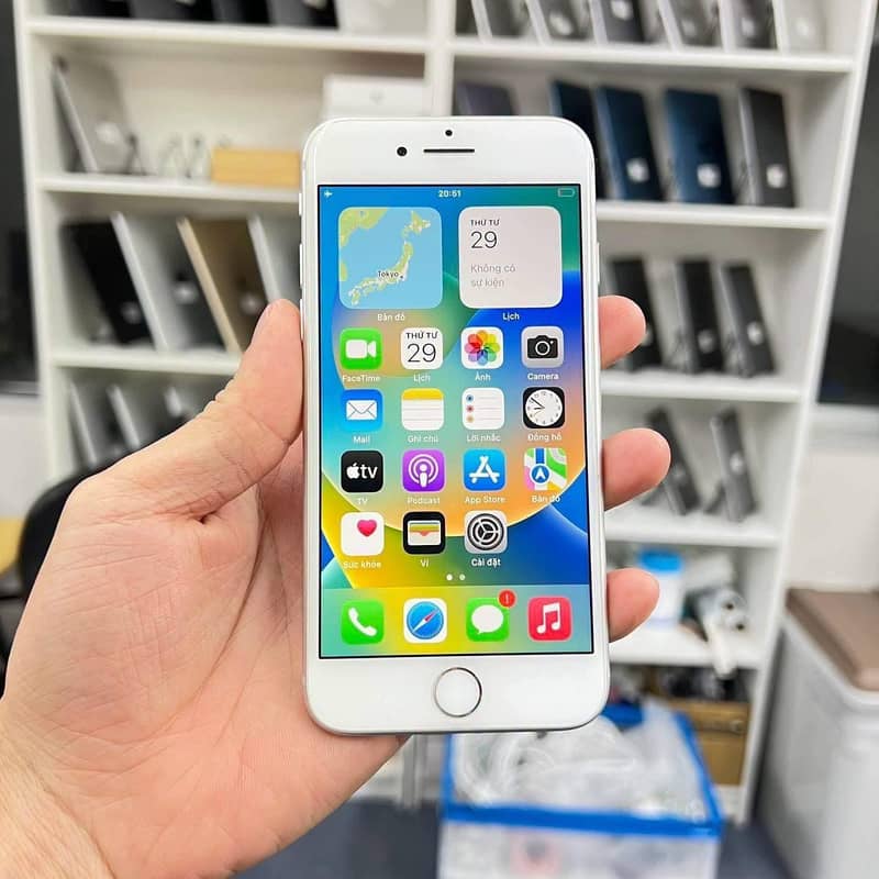 Apple iPhone 8 1