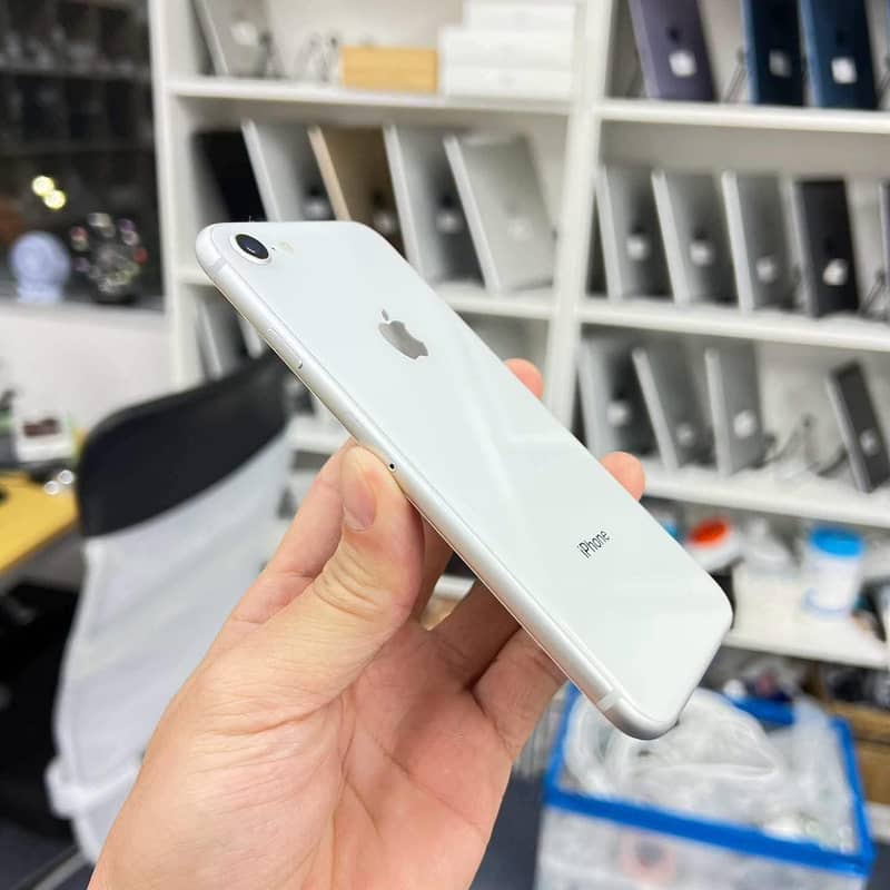 Apple iPhone 8 4