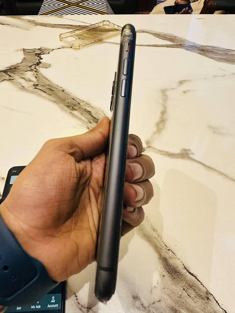 Apple iPhone 11 5