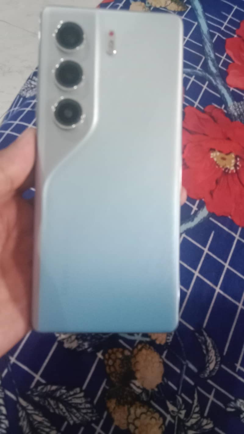 Tecno CAMON 40 Pro 3