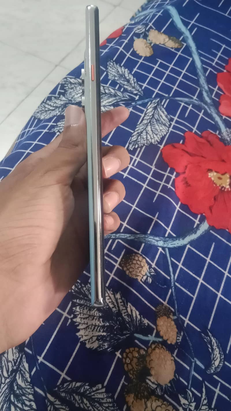 Tecno CAMON 40 Pro 4