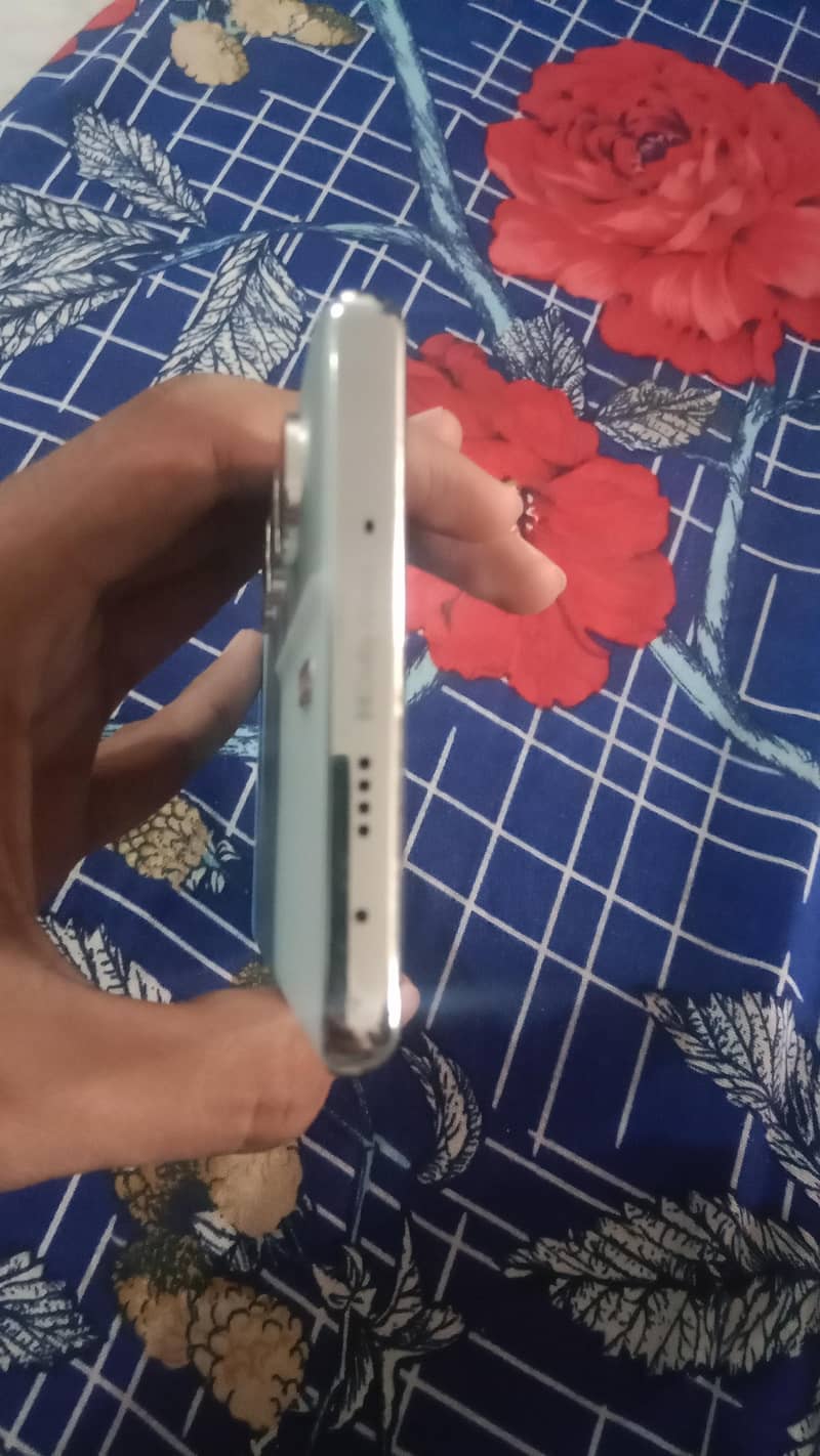 Tecno CAMON 40 Pro 6