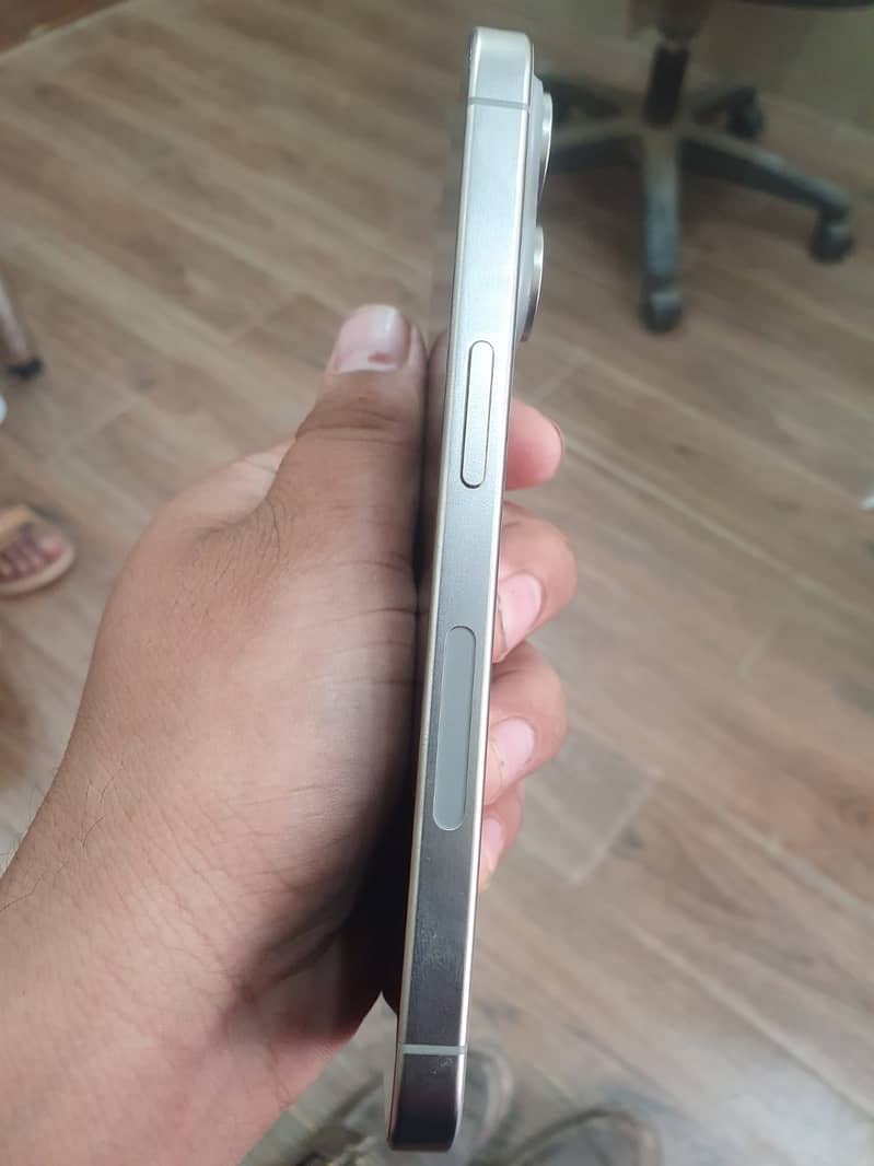 Apple iPhone 15 Pro 3