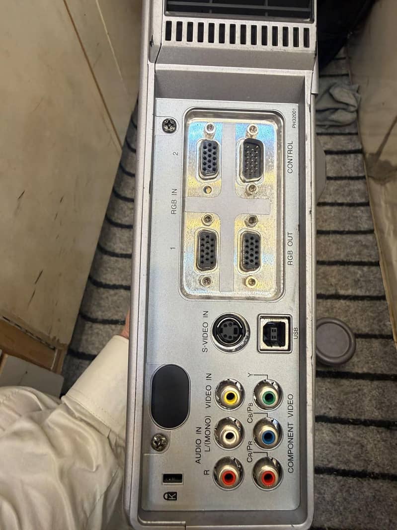 Hitachi Projector 5