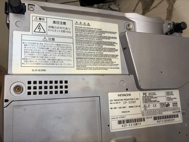Hitachi Projector 8