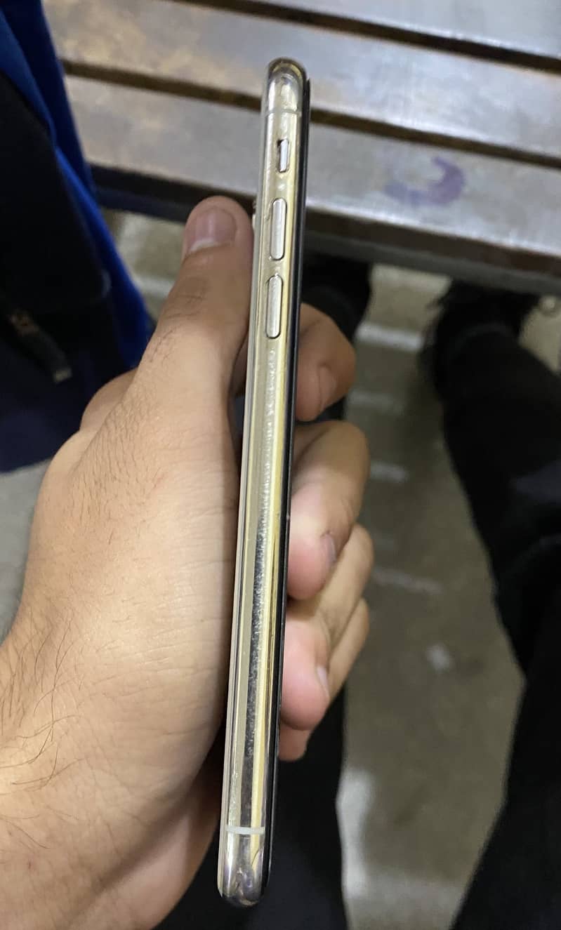 Apple iPhone X 3
