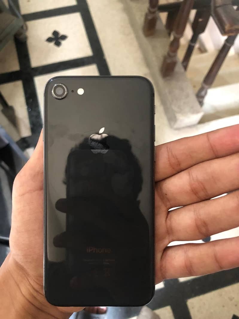 Apple iPhone 8 1