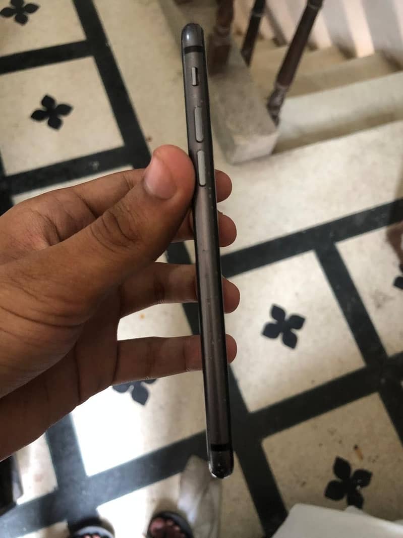 Apple iPhone 8 3