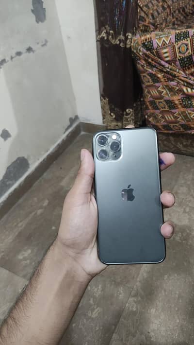IPhone 11 Pro sims working 256gb