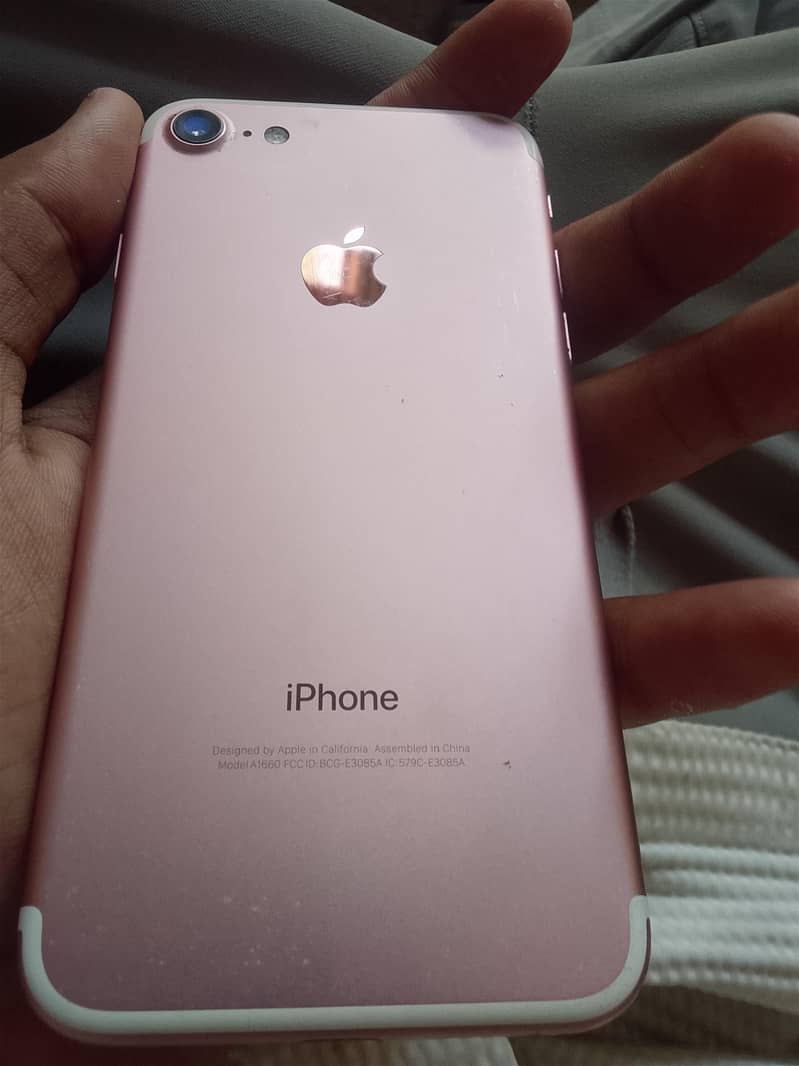 Apple iPhone 7 0