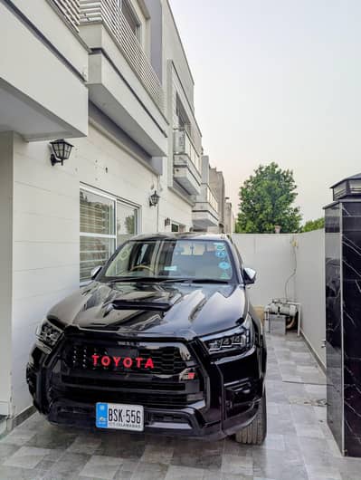 Toyota Hilux Revo 2025 GR Face Uplift