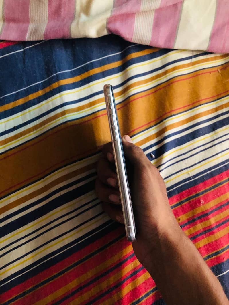 Apple iPhone 11 Pro 2