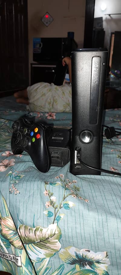 XBOX 360 SLIM EDITION WITH 170 PRE INSTALLED GAMES