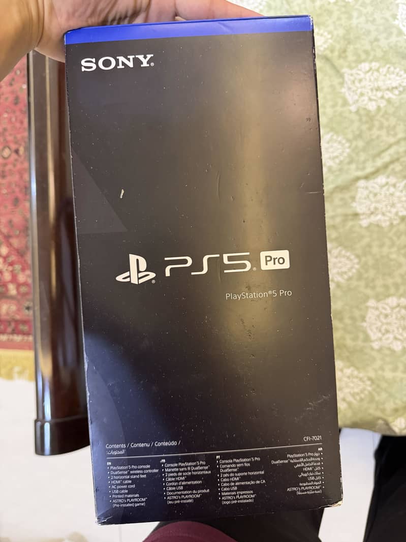 PS5 PRO + Extra Controller 4