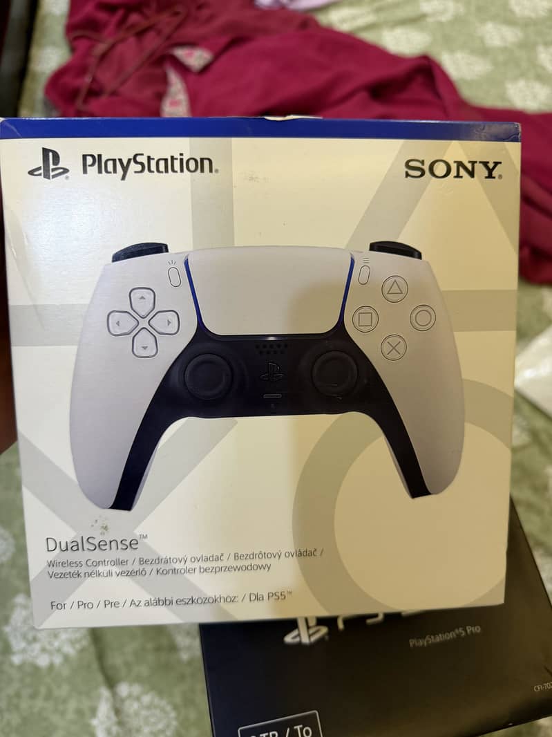 PS5 PRO + Extra Controller 5
