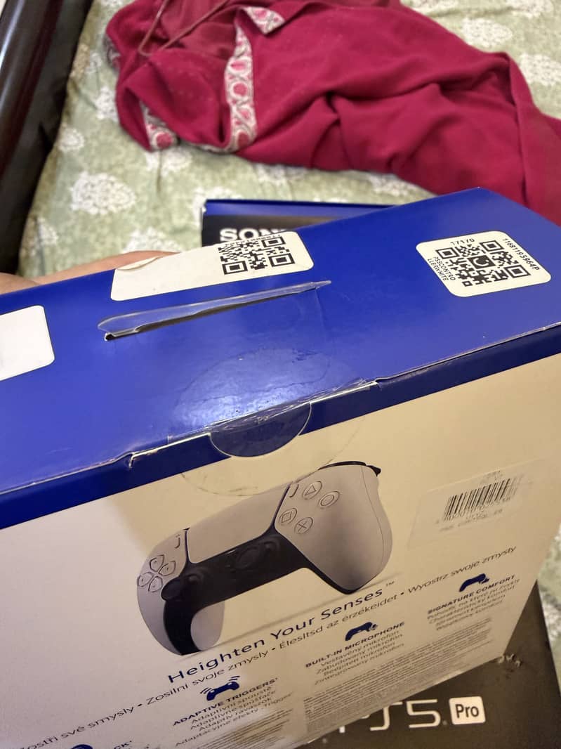PS5 PRO + Extra Controller 7