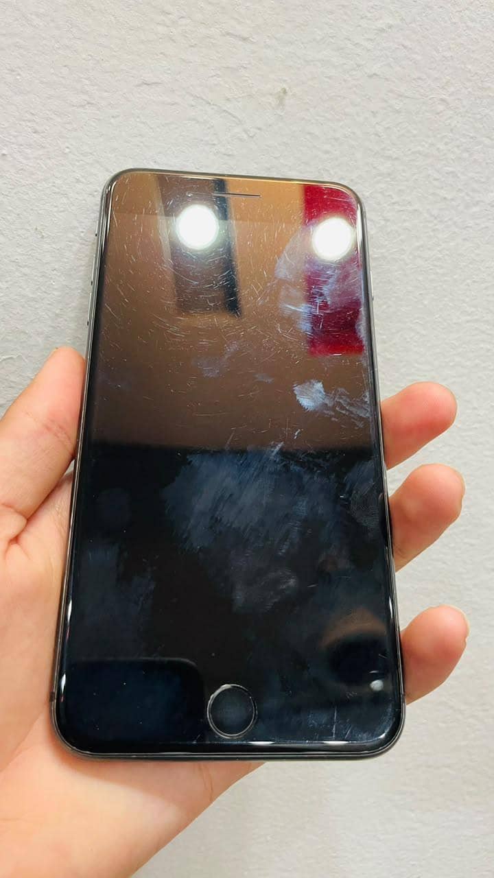 Apple iPhone 8 Plus 1