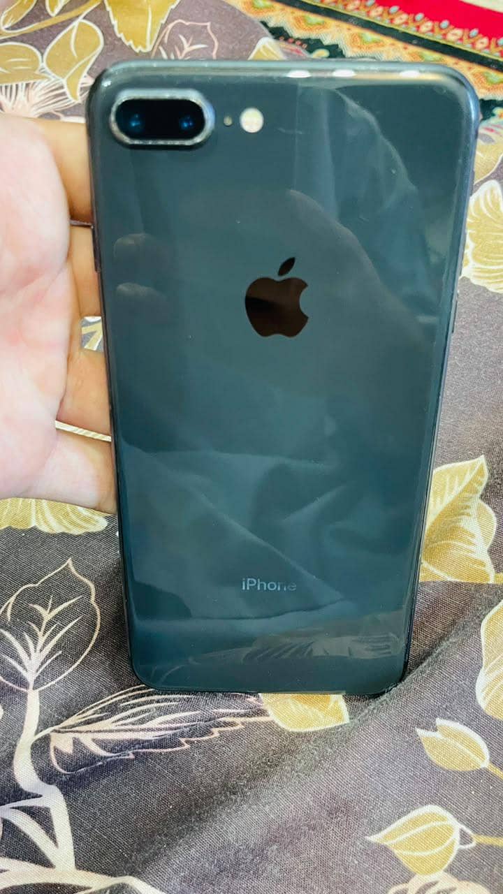 Apple iPhone 8 Plus 5