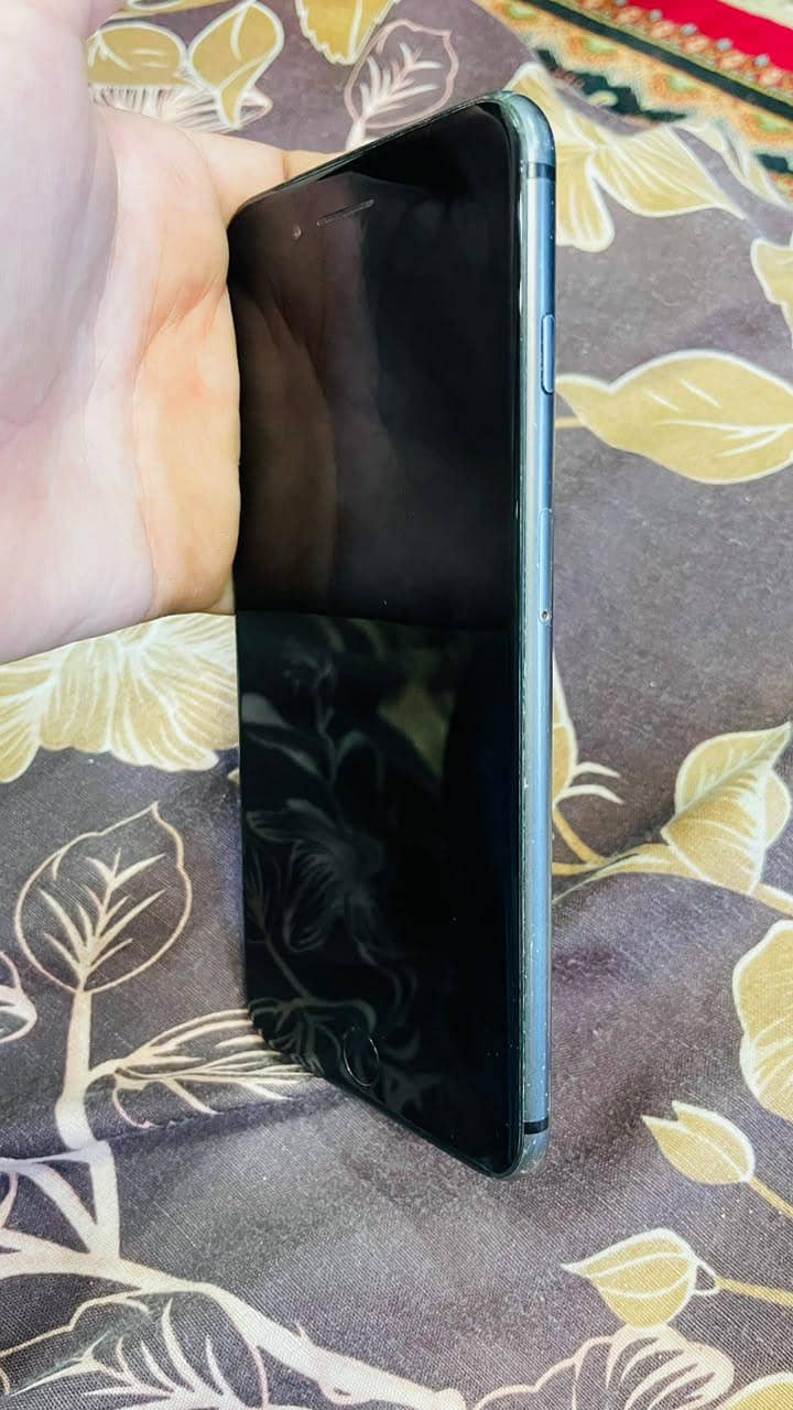Apple iPhone 8 Plus 6