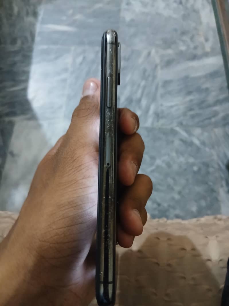 Apple iPhone XS 3