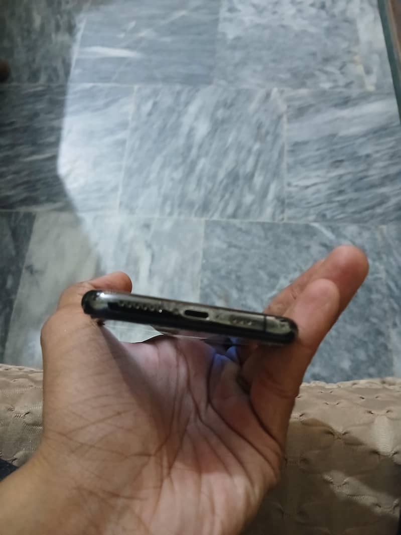 Apple iPhone XS 6