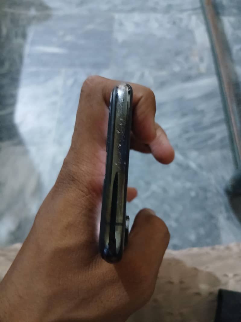 Apple iPhone XS 7