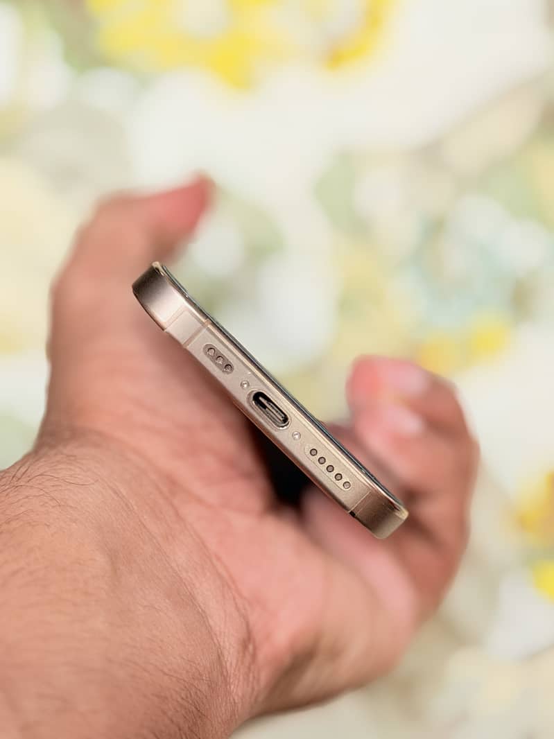 Apple iPhone 16 Pro 2