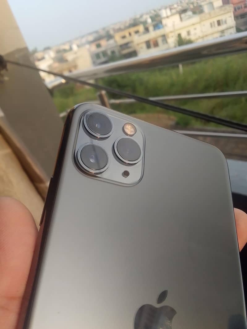 Apple iPhone 11 Pro Max 2