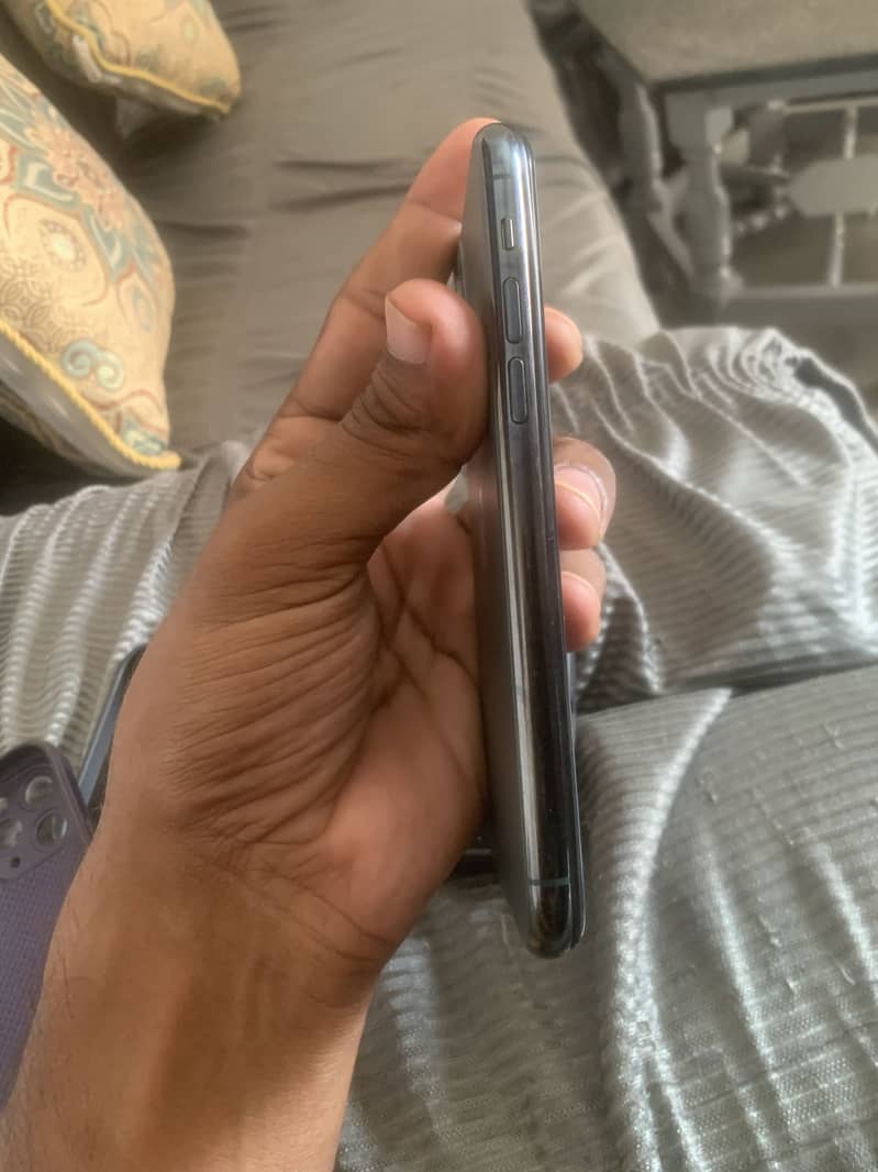 Apple iPhone 11 Pro 2