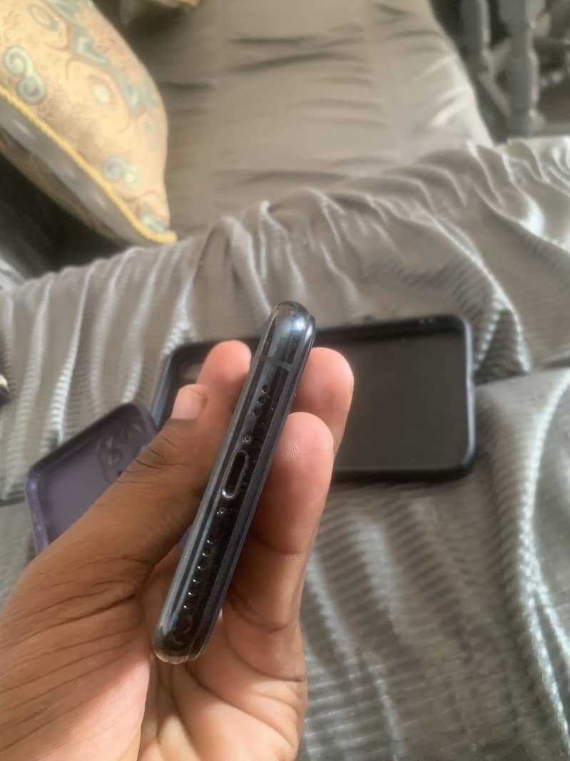 Apple iPhone 11 Pro 4