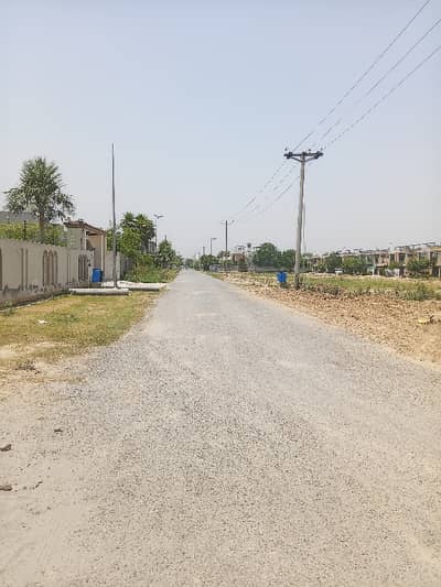 Prime Location 10 Marla Residential Plot In Lahore Is Available For sale