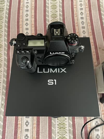 Panasonic Lumix S1 with 35 mm 1.4 lense Sigma