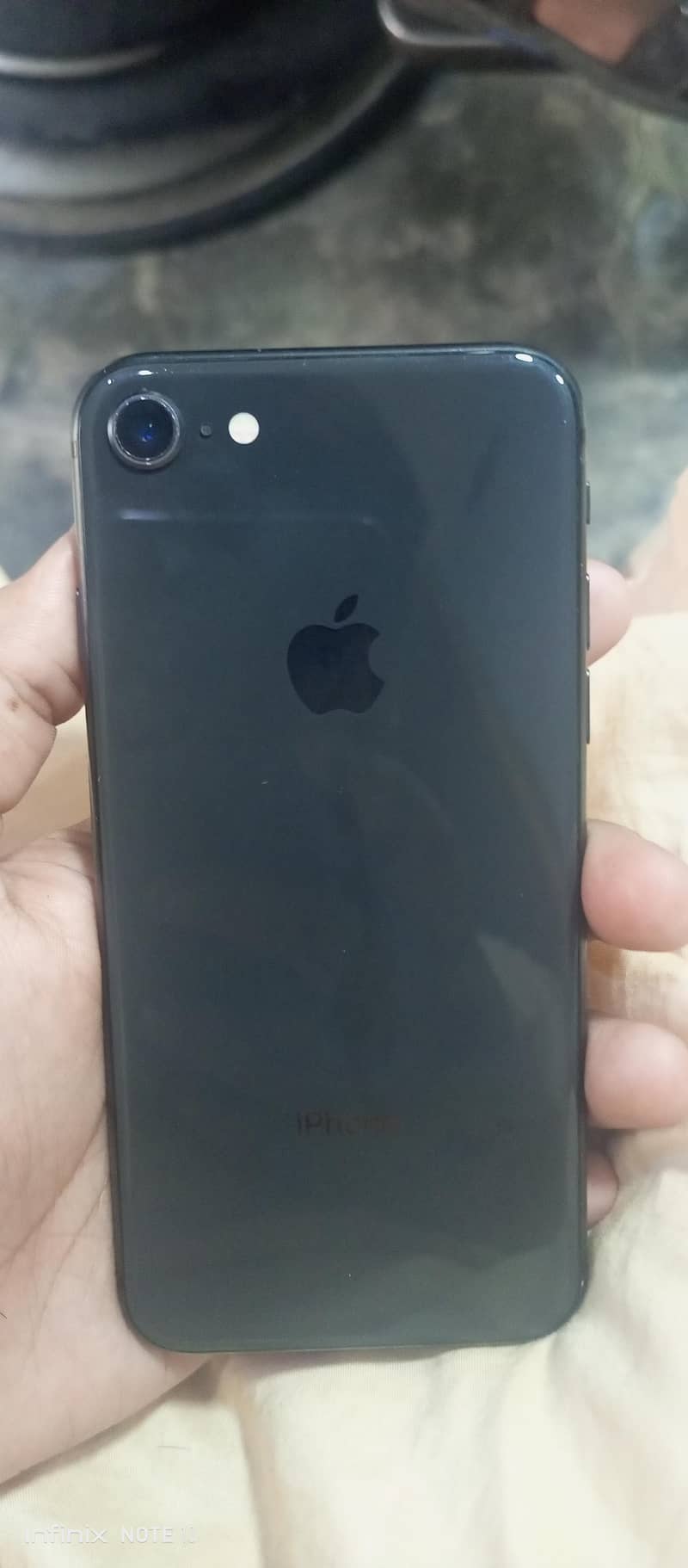 Apple iPhone 8 1