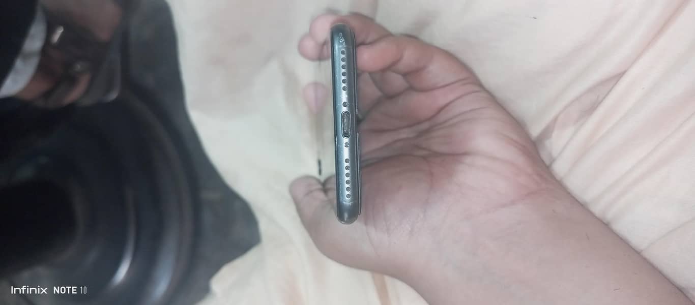 Apple iPhone 8 4