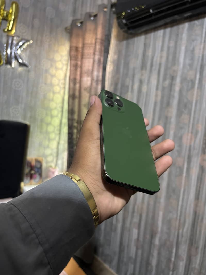 Apple iPhone 13 Pro Max 0