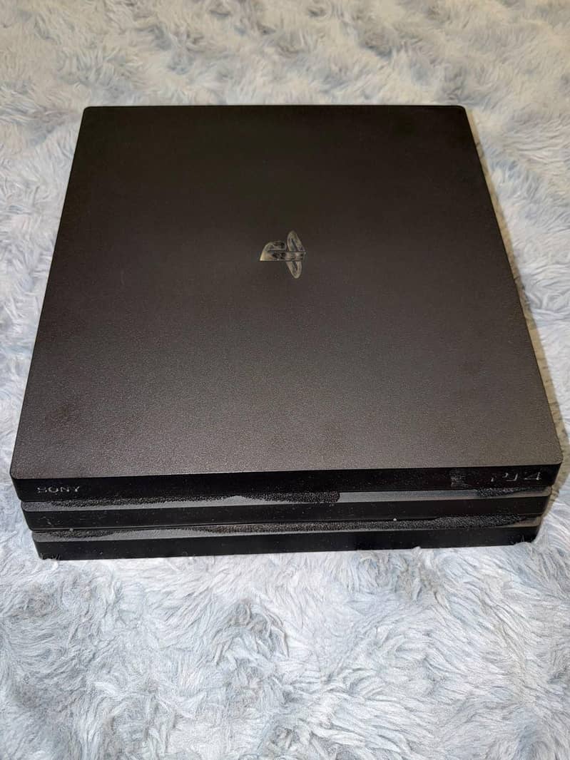 PS4 PRO 1TB 10/10  WITH ONE CONTROLLER 7