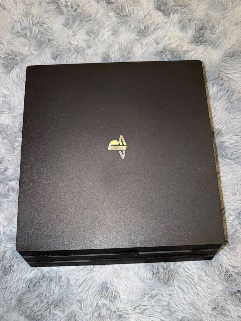 PS4 PRO 1TB 10/10  WITH ONE CONTROLLER 10
