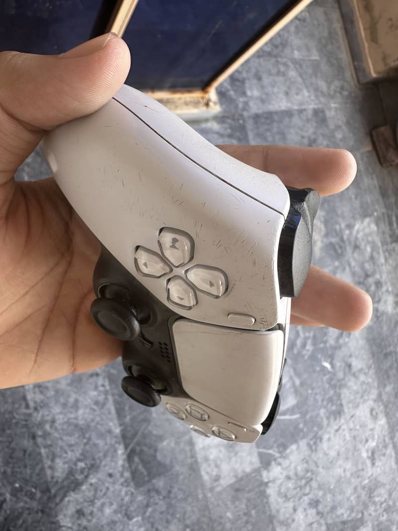 Ps5 white controller 1