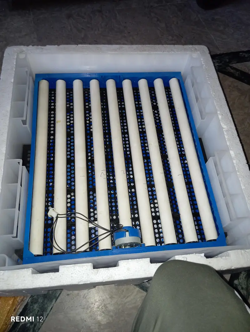 Yiwan Incubator Excellent Condition — photo 2