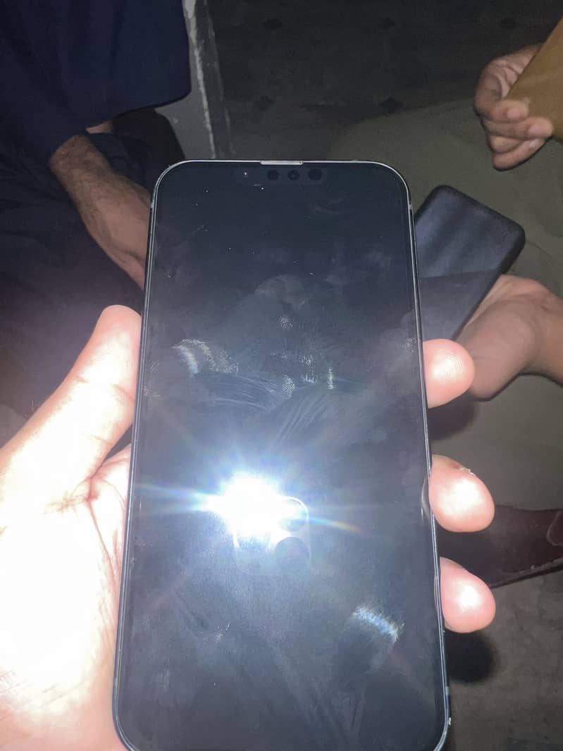 Apple iPhone 13 2