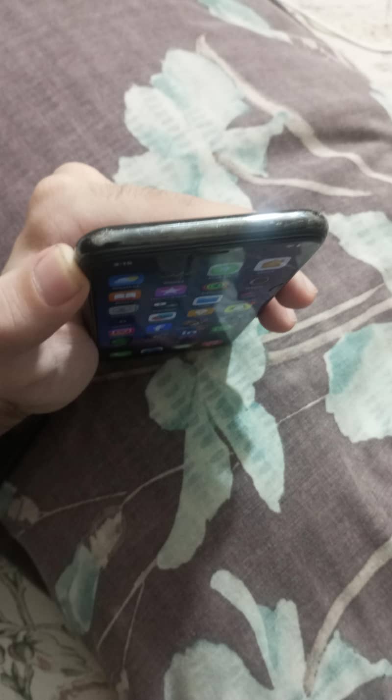 Apple iPhone X 3