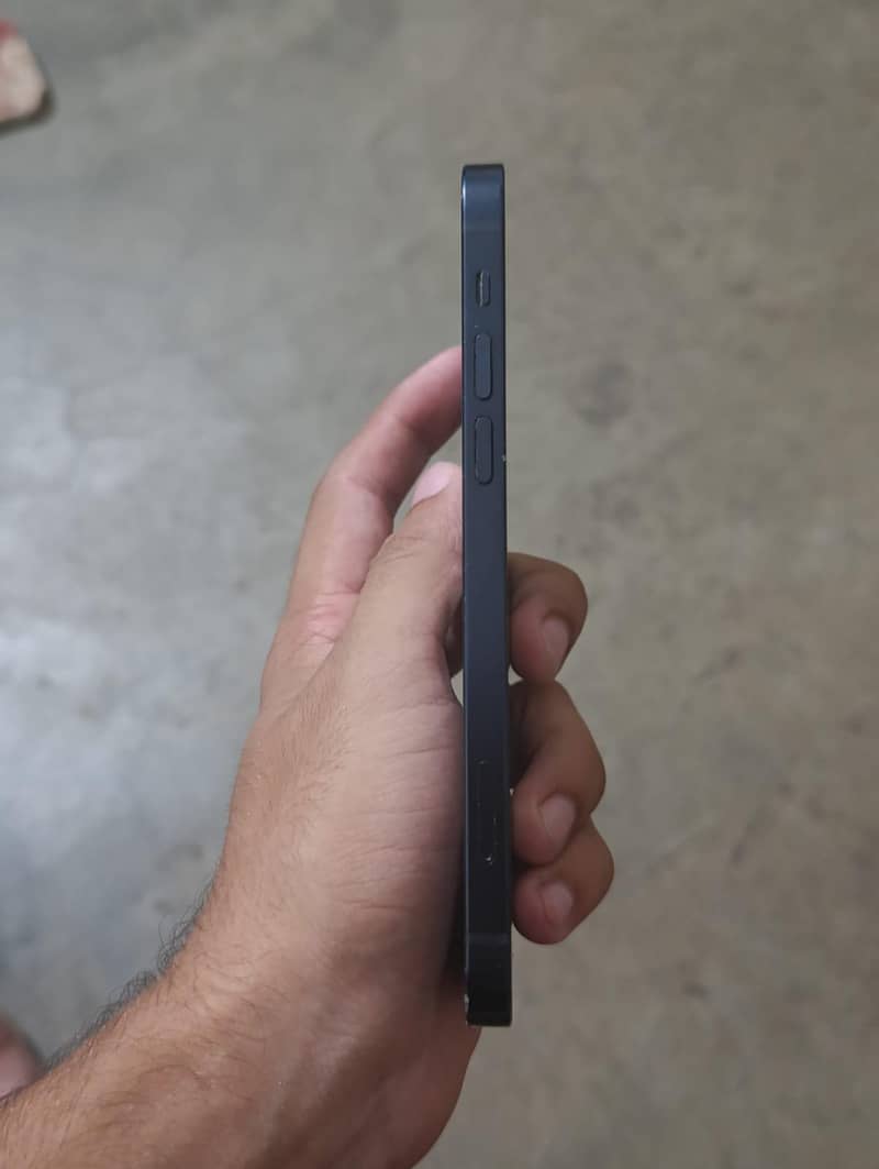 Apple iPhone 12 6