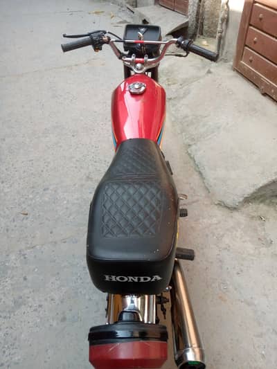 Honda 125 all ok bike urgent sale only whatsapp 03362077192