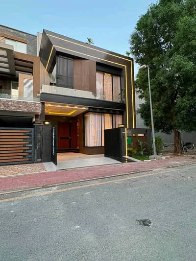 5 Marla Luxury House is Available for Rent in Bahria Town Lahore