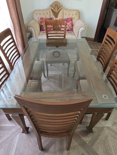 DINING TABLE 6 SEATER , PERFECT CONDITION, BEAUTIFUL !!