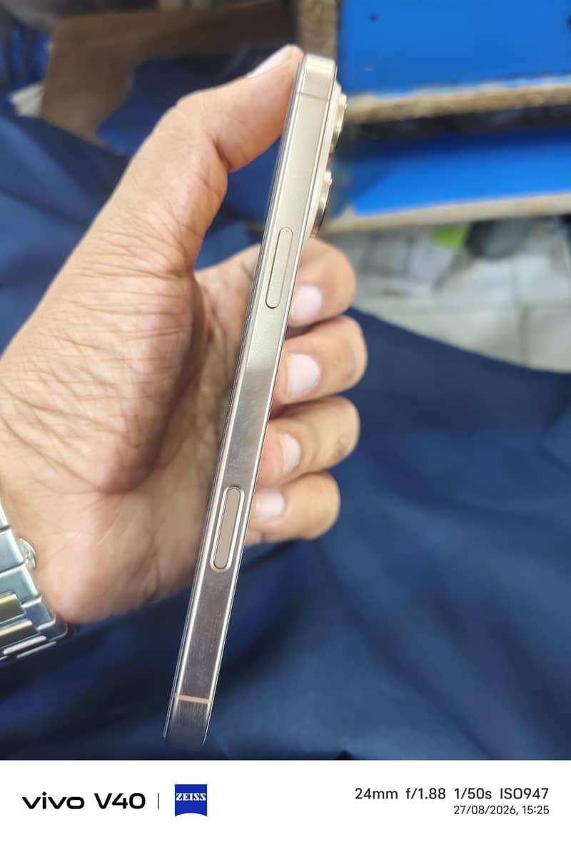 Apple iPhone 16 Pro Max 1