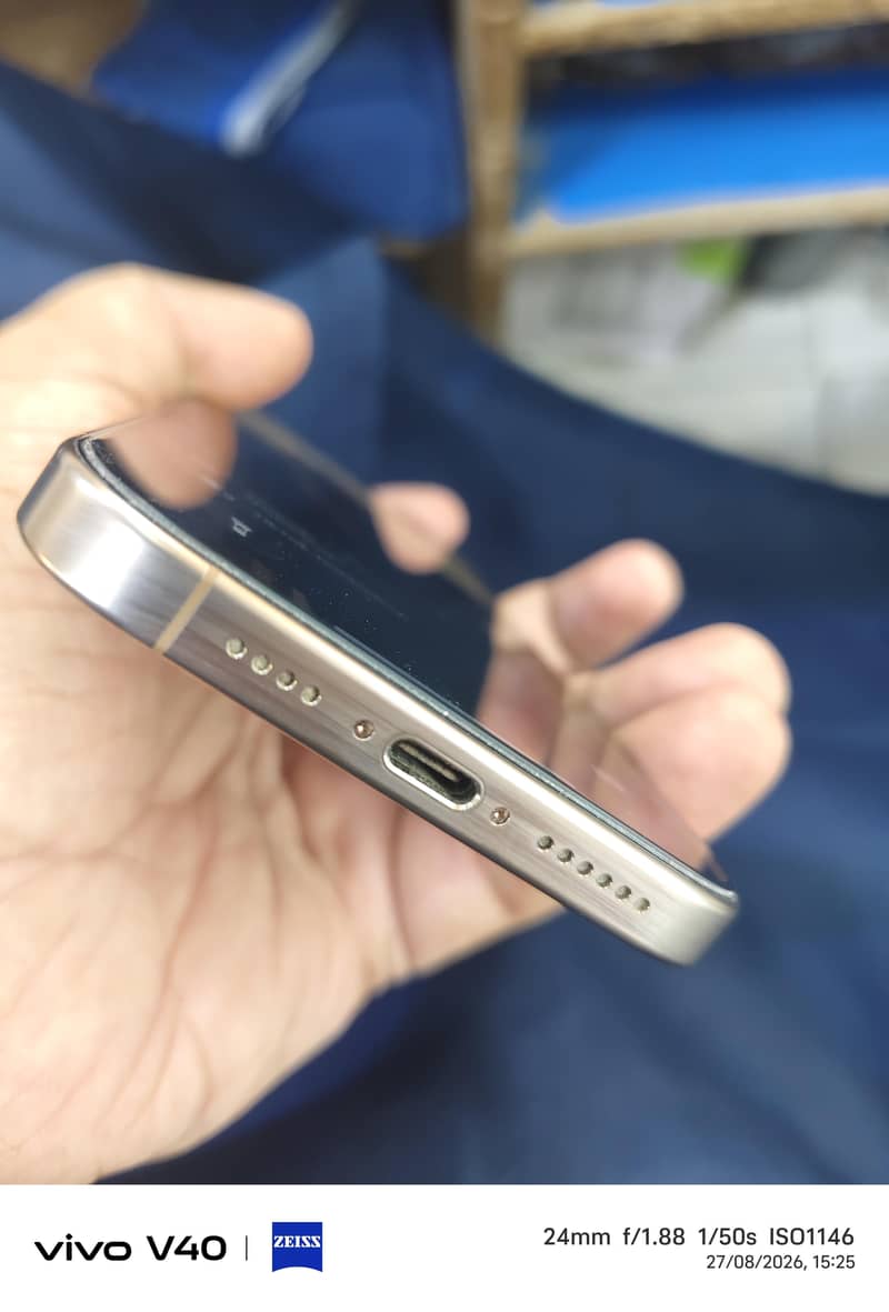 Apple iPhone 16 Pro Max 2