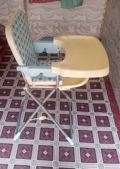 Baby High Chair / Baby Feeding Chair in Excellent Condition