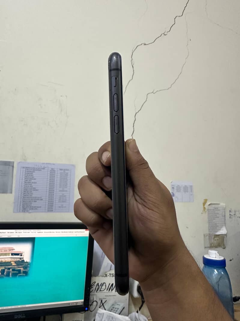 Apple iPhone 11 3